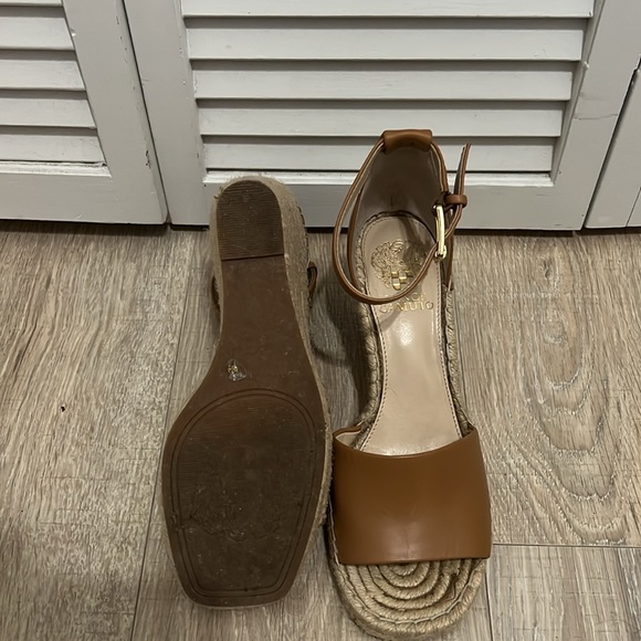 Vince Camuto wedge sandals/ NWOT - Picture 4 of 4